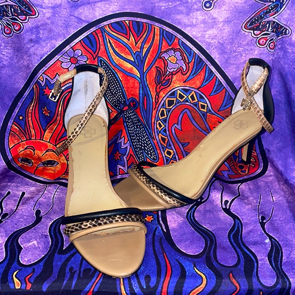 Ann Taylor heels nude with black straps  snakeskin